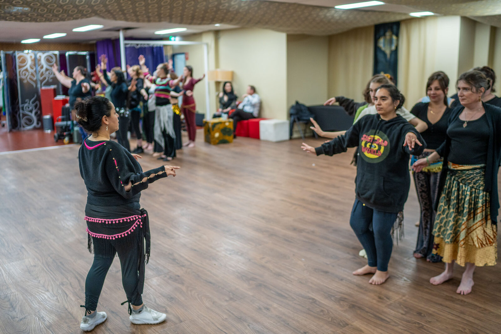 Jrisi teaching a group bellydance class